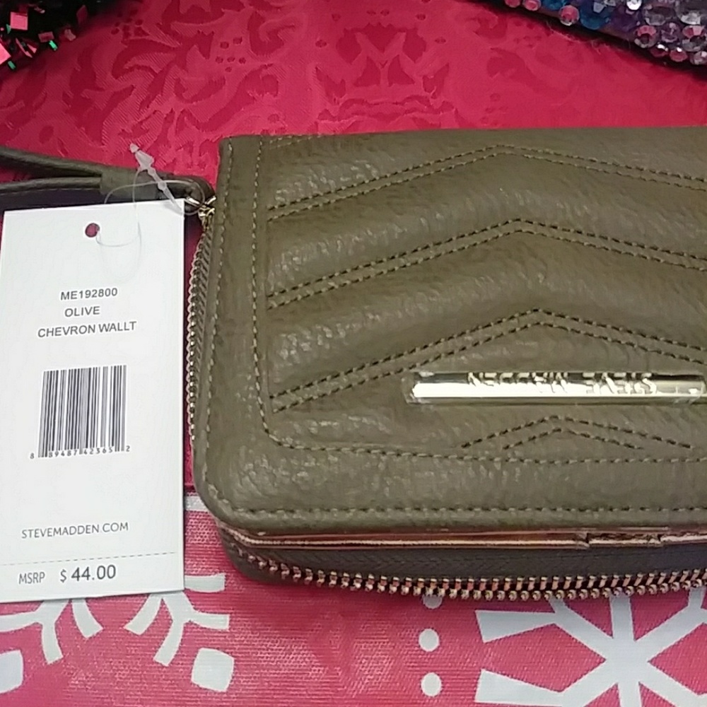Women's wristlet wallet